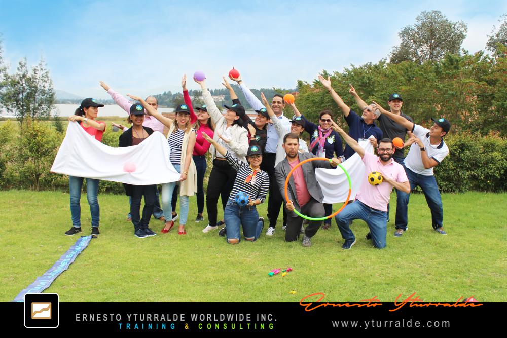 Team Building Coach LATAM | Talleres corporativos de colaboración, liderazgo y comunicación efectiva